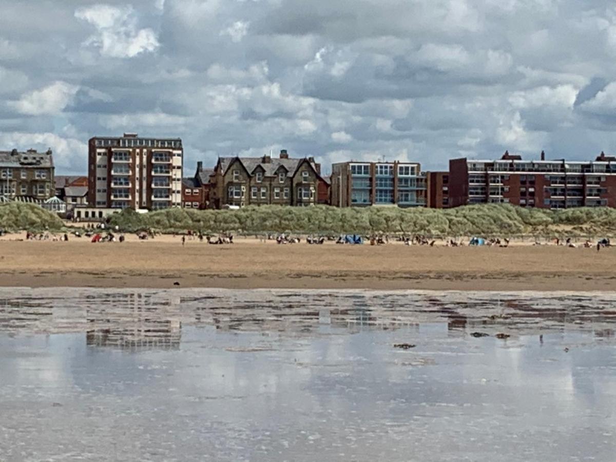 Beach Shore - SEA VIEWS Lytham St Annes Exterior foto