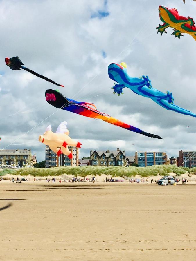 Beach Shore - SEA VIEWS Lytham St Annes Exterior foto