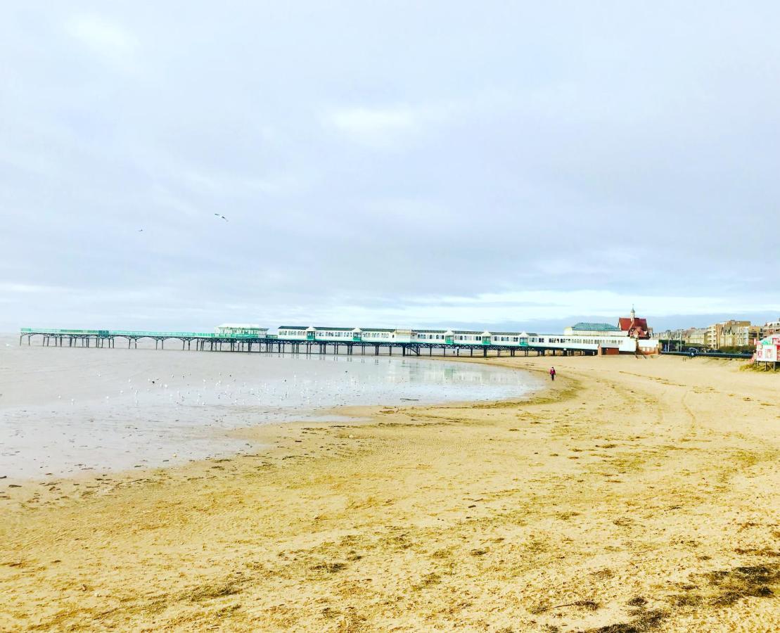 Beach Shore - SEA VIEWS Lytham St Annes Exterior foto